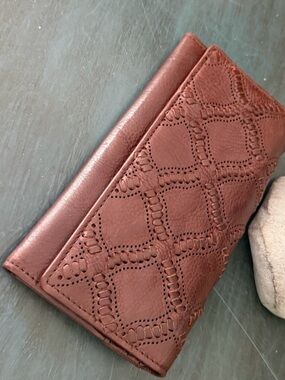 Vilencia Holland leather wallet. Women’s wallet with lots of card slots